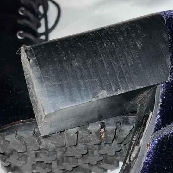 🎉5/$15🎉 BLUE SUEDE CHUNKY HEELED BOOTS (8) - Picture 12 of 16